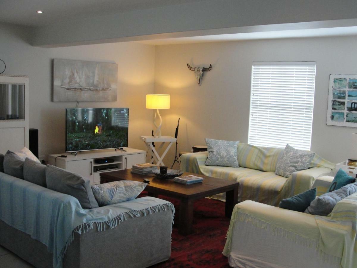 Perfect 10 - 10 To 13 Sleeper Luxury Holiday Home Breakage Deposit Of R2500 Per Weekend Lease Langebaan Exterior photo